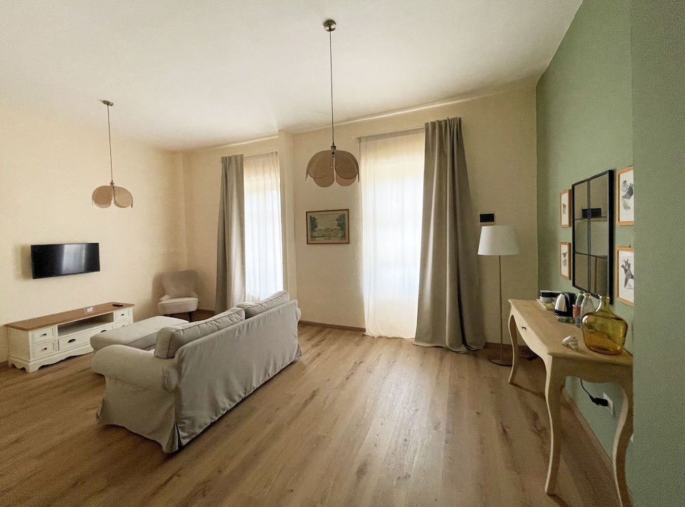 Suite, 1 Bedroom photo 1