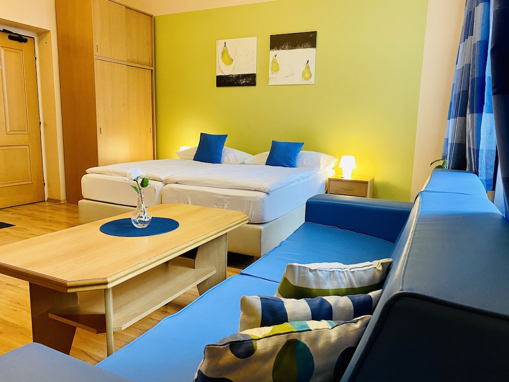 Deluxe Studio Suite photo 3