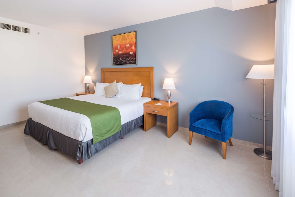 Room, 1 King Bed, Accessible, Non Smoking - Photo 1