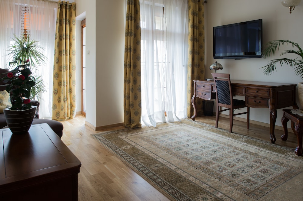 Deluxe Suite, Garden View