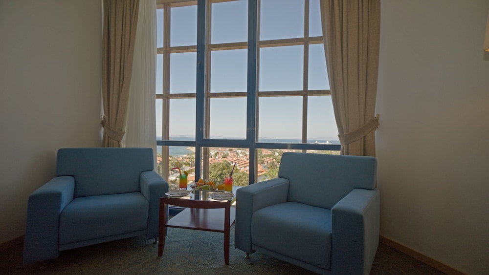 Standard Double or Twin Room, Non Smoking, Partial Sea View - Photo 4