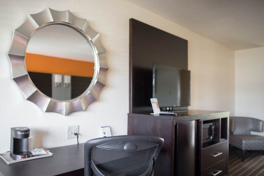 Standard Room, 2 Queen Beds, Refrigerator & Microwave photo 1
