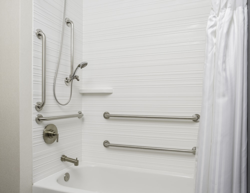 Suite, 1 King Bed, Accessible w/ Tub - Photo 5