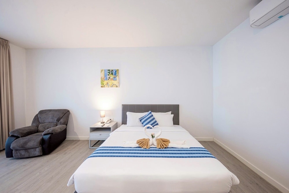 Presidential Studio Suite, 1 King Bed, Non Smoking, Private Bathroom
