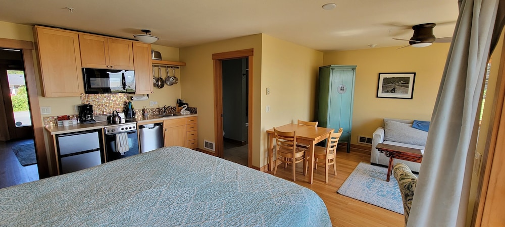 Tide Pools Alive Studio – First Floor Ocean Front View photo 2