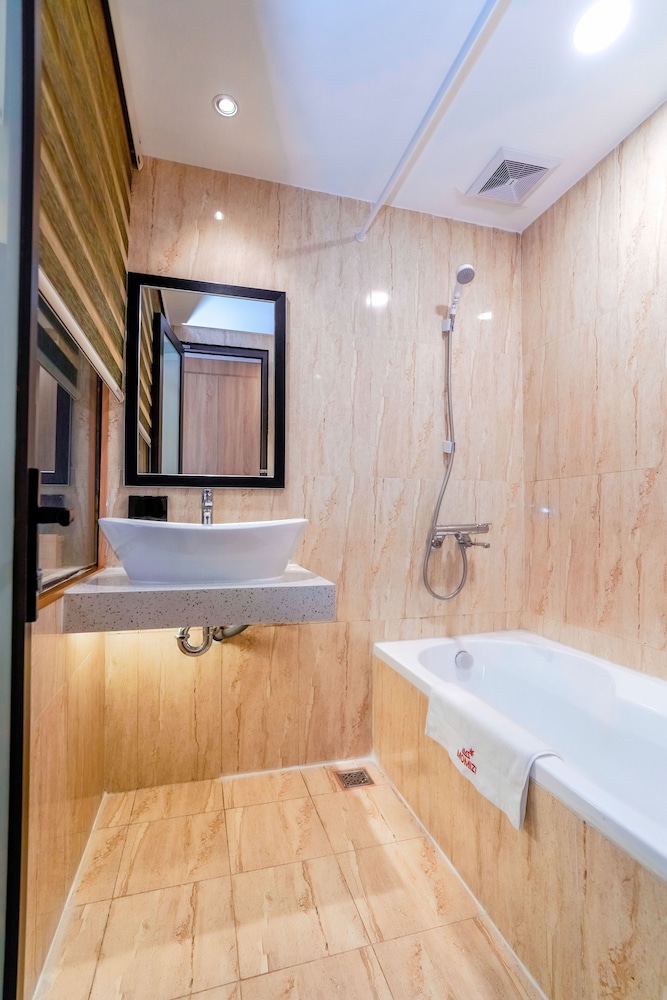 Premium Twin Room - Photo 5