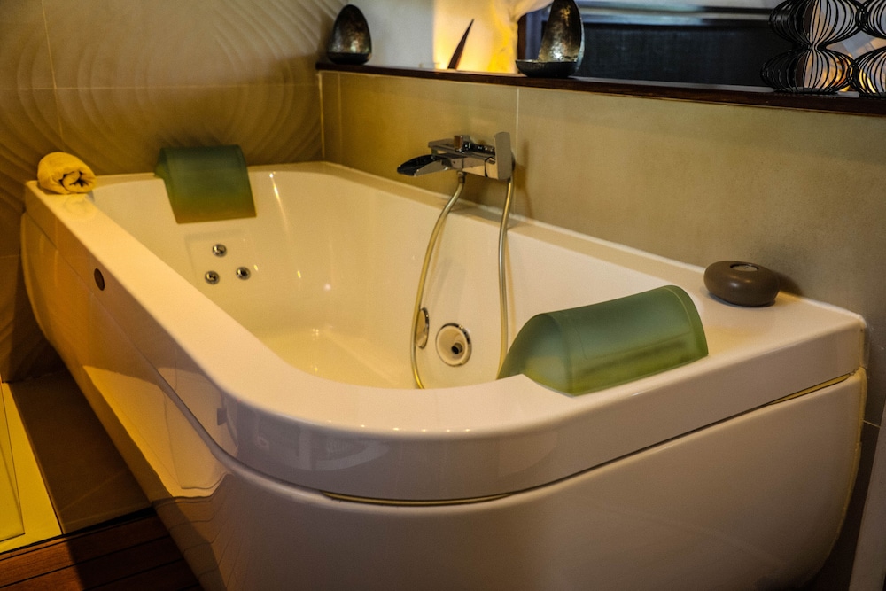 Double Room, 1 Double Bed, Jetted Tub (Maldives) photo 2