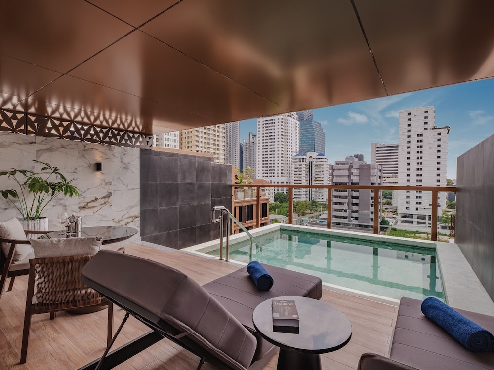 One Bedroom Verandah Pool Suite photo 3