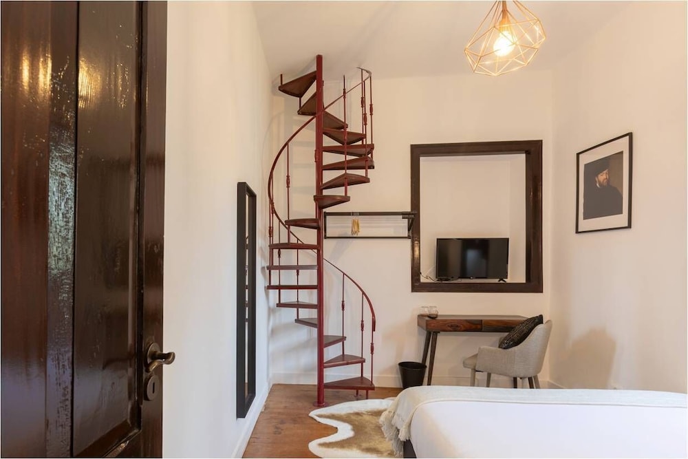Queen Room photo 2