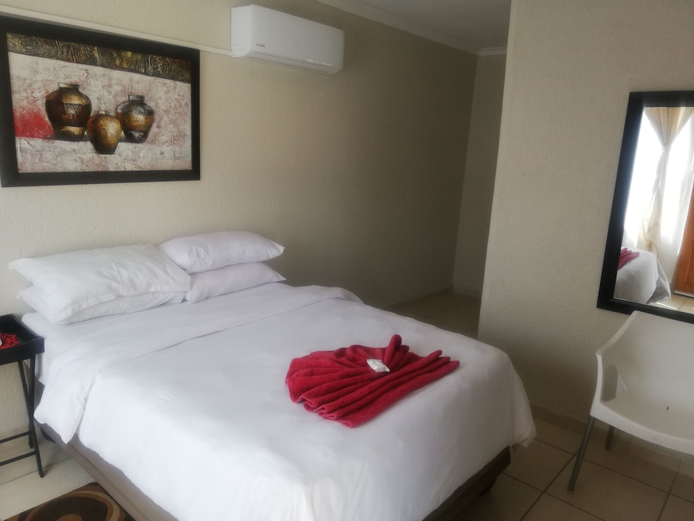 Deluxe Double Room, 4 Bedrooms photo 2