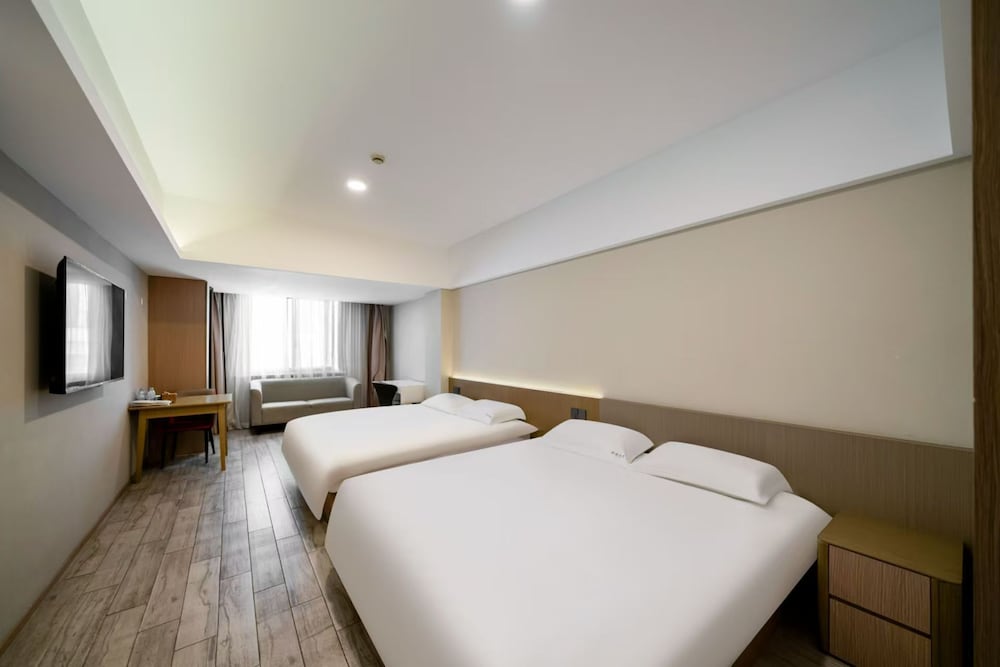Standard Twin Room, City View