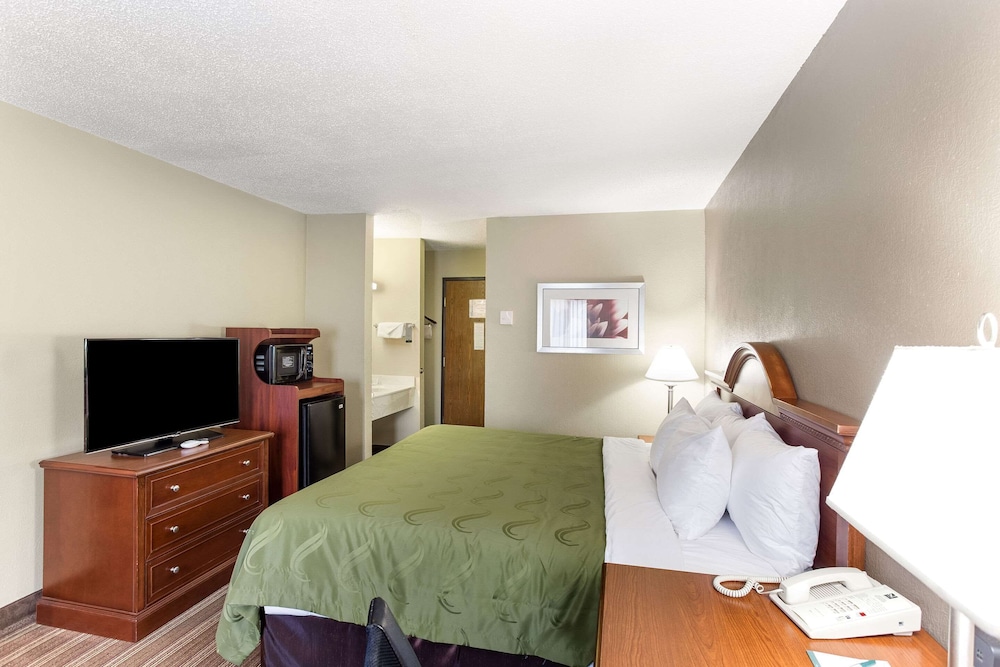 Suite, 1 King Bed, Non Smoking, Jetted Tub - Photo 3