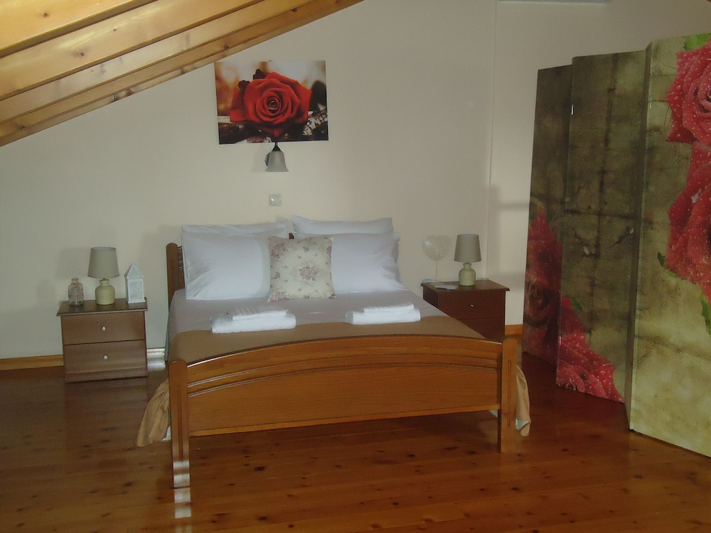 House, 2 Bedrooms, Mountain View