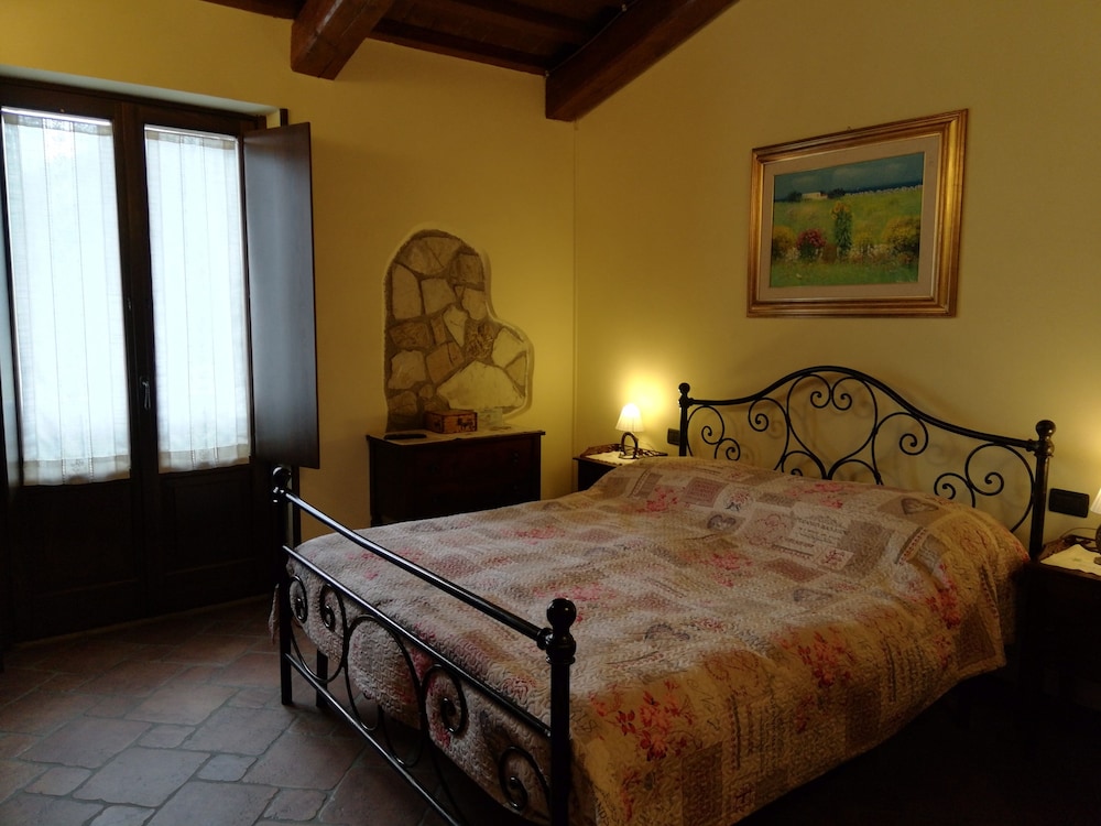Comfort Triple Room, 1 Bedroom, Private Bathroom, Pool View photo 1