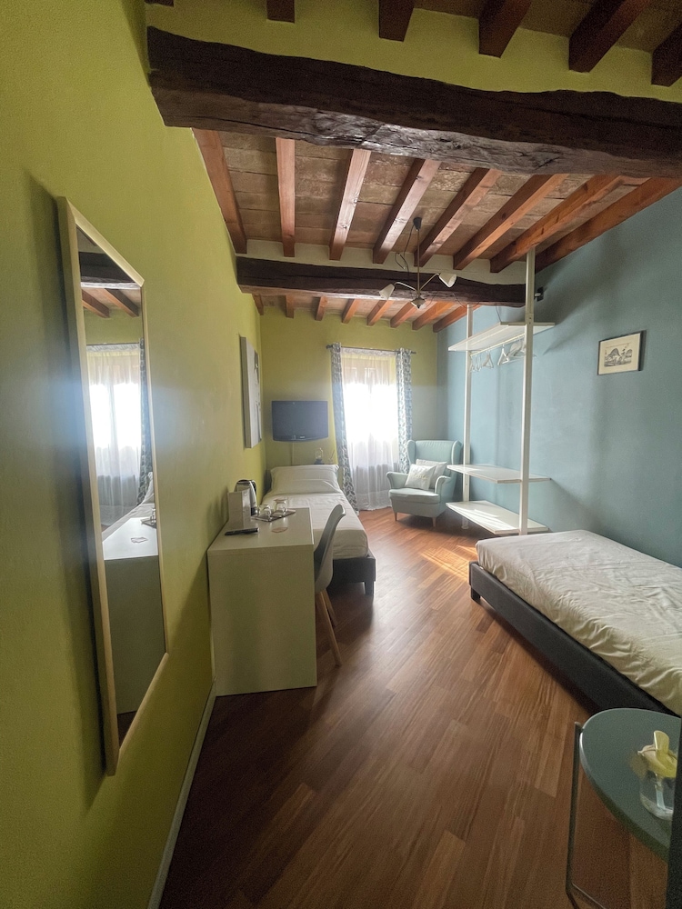 Basic Twin Room, 2 Twin Beds - Photo 7