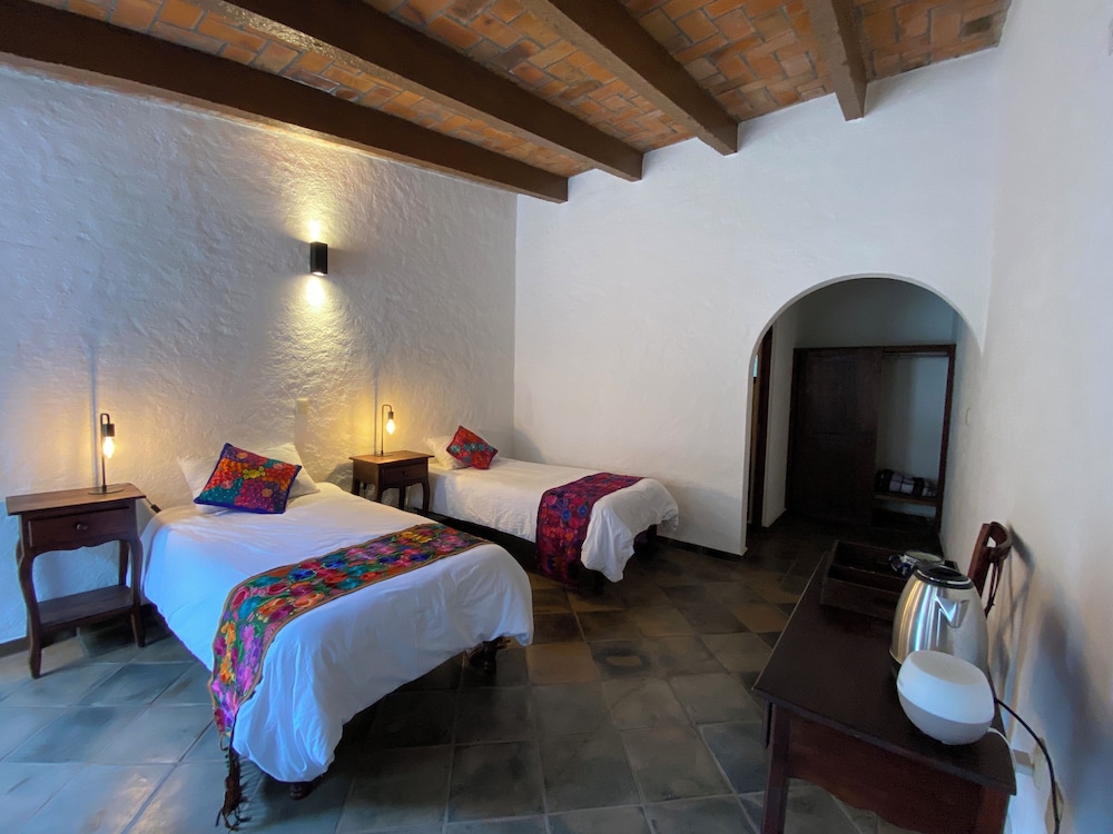 Deluxe Room, 2 Twin Beds photo 2