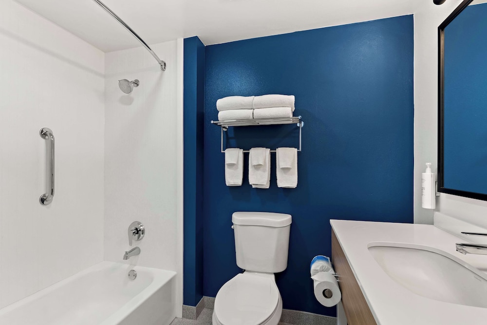 Suite, Multiple Beds - Photo 4