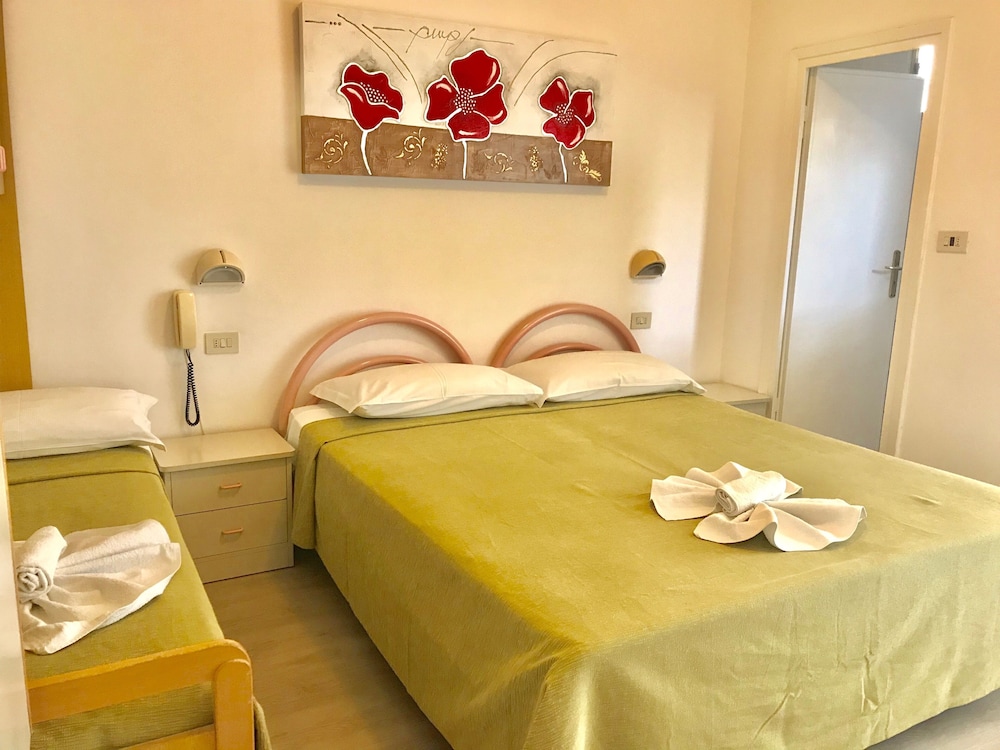 Classic Triple Room - Photo 1