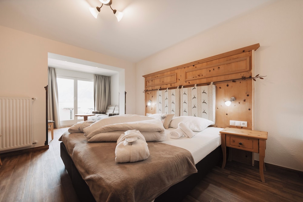 Exclusive Apartment, Multiple Beds, Balcony, Mountain View photo 2