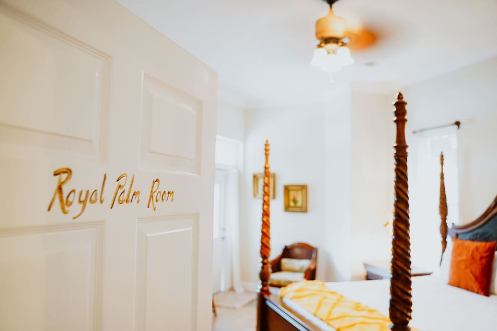 Deluxe Room, Pool View (Royal Palm)