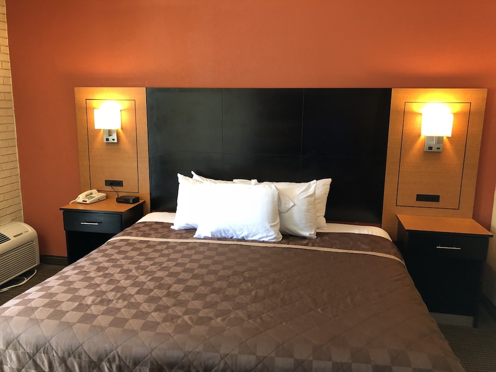 Room, 1 King Bed, Accessible, Non Smoking - Photo 2