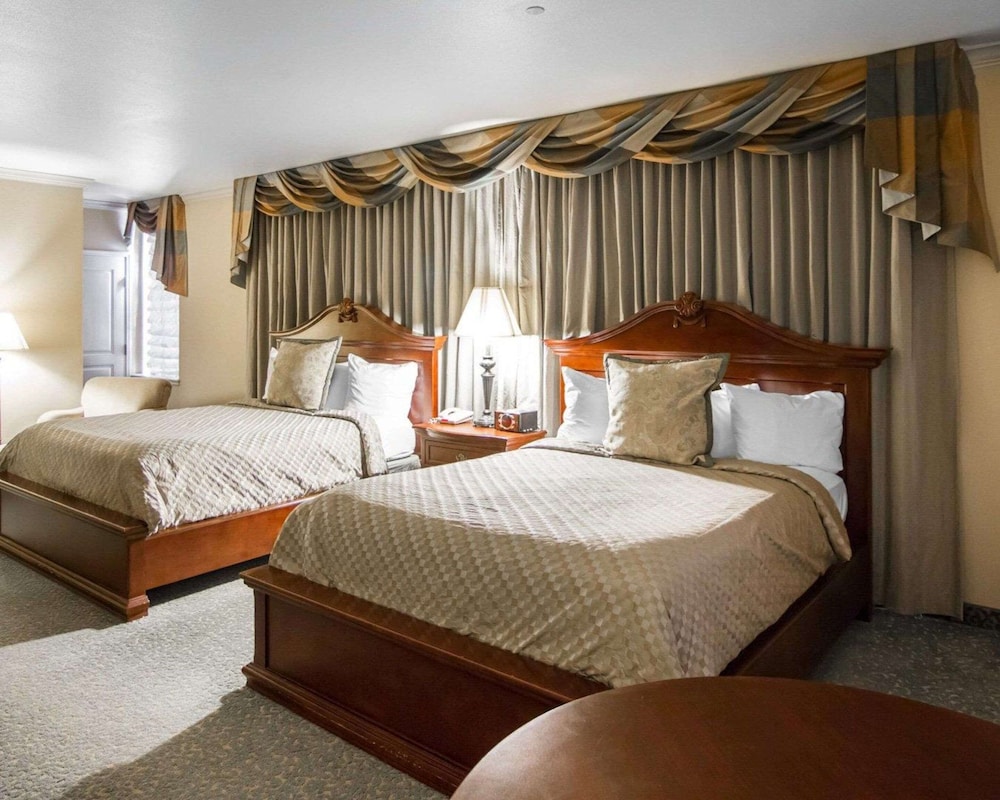 Standard Room, 2 Queen Beds, Non Smoking, Refrigerator - Photo 1