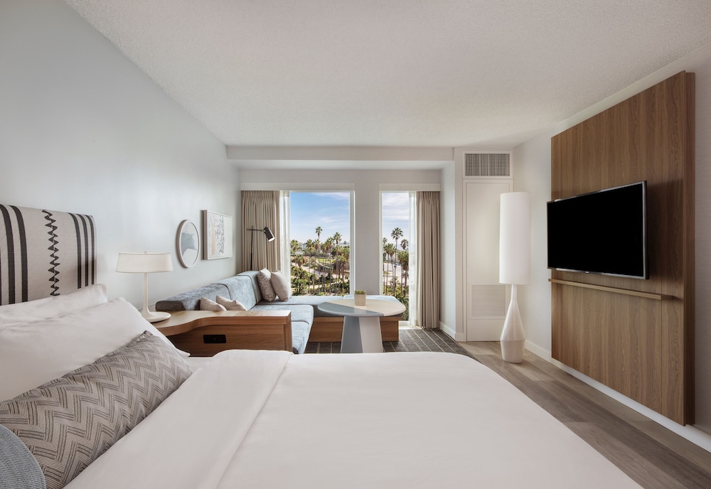 King Room with One King Bed (Non Smoking)