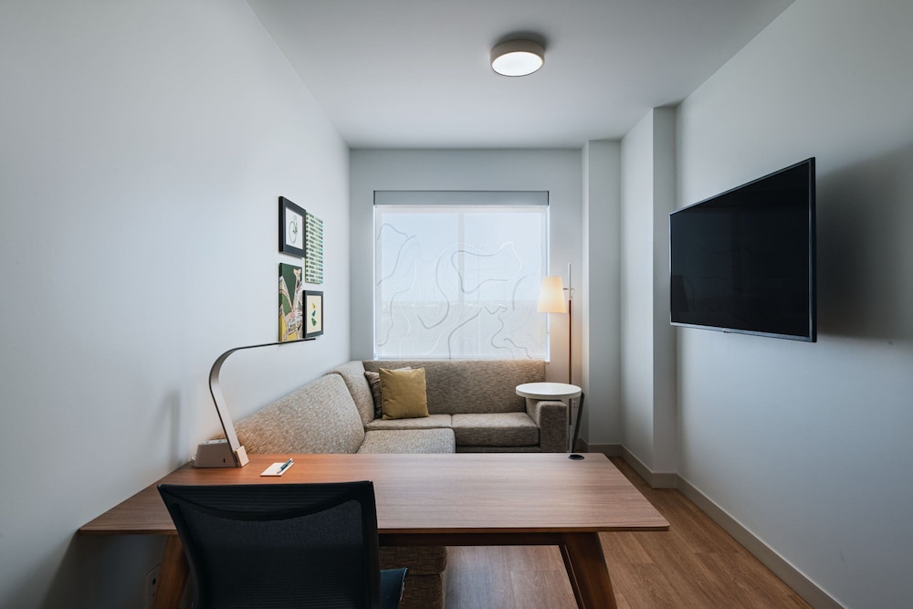 Suite, 1 Bedroom - Photo 1