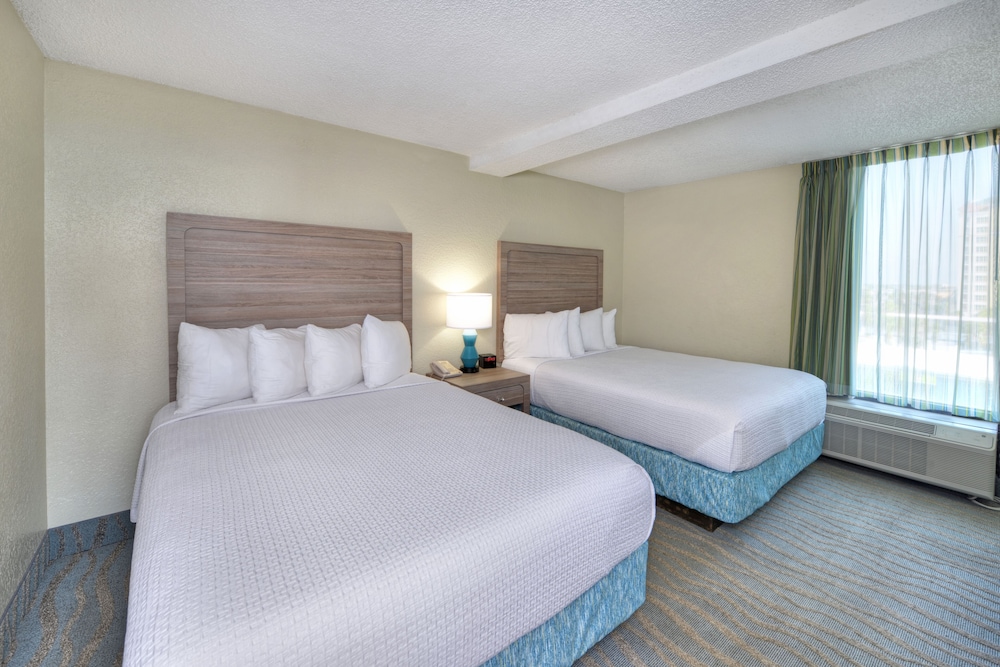 Ocean Suite Accessible - Photo 2