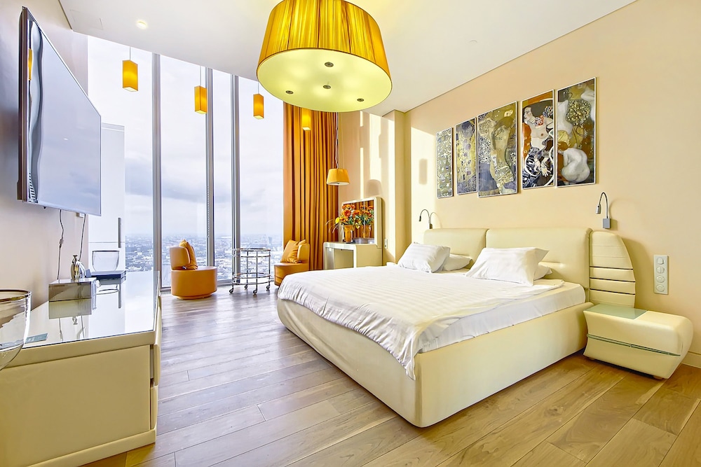 Sky Grand Studio Apartment, 60 m2, 64th floor of the "OKO Tower" photo 2