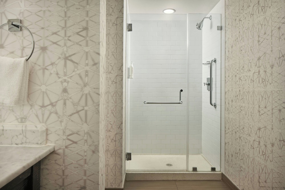 Suite, 1 Bedroom, Accessible Bathtub (Accessible) - Photo 1