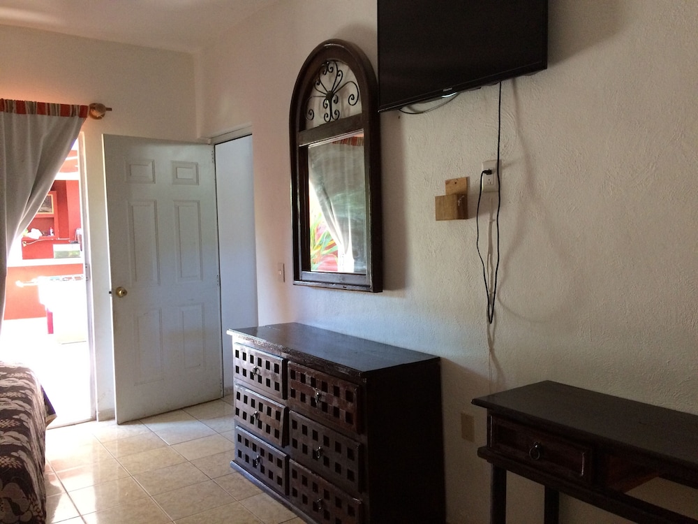 Basic Bungalow photo 2