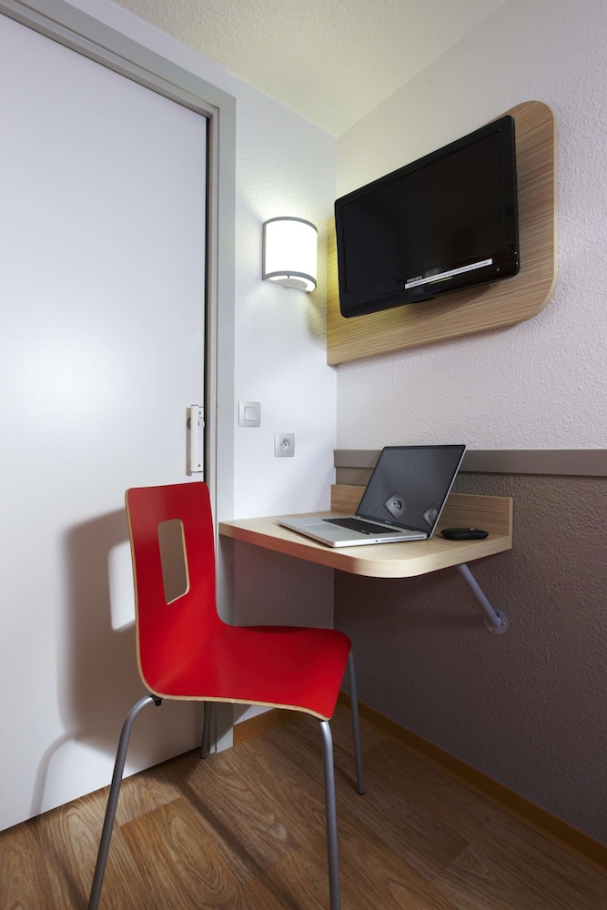 Standard Room, Multiple Beds - Photo 6