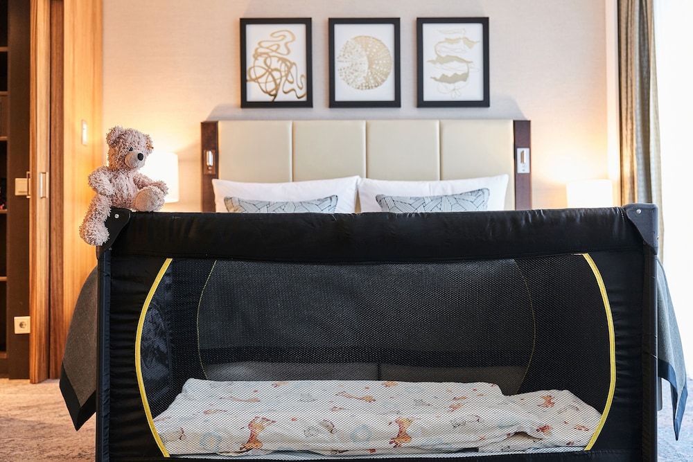 Superior Suite, 1 King Bed with Sofa bed - Photo 6