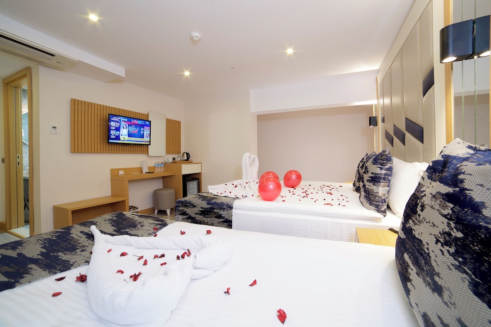 Economy Triple Room photo 1