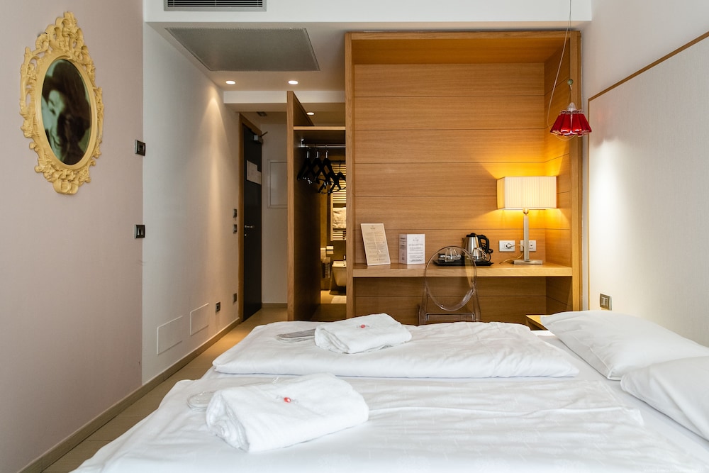 Deluxe Room - Photo 7