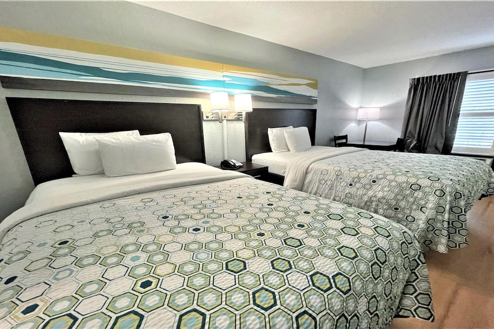 Standard Studio, 2 Double Beds, Accessible, Non Smoking (Roll-In Shower) - Photo 4