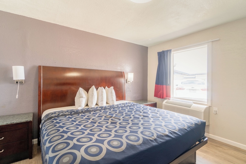 Room, 1 King Bed, Non Smoking
