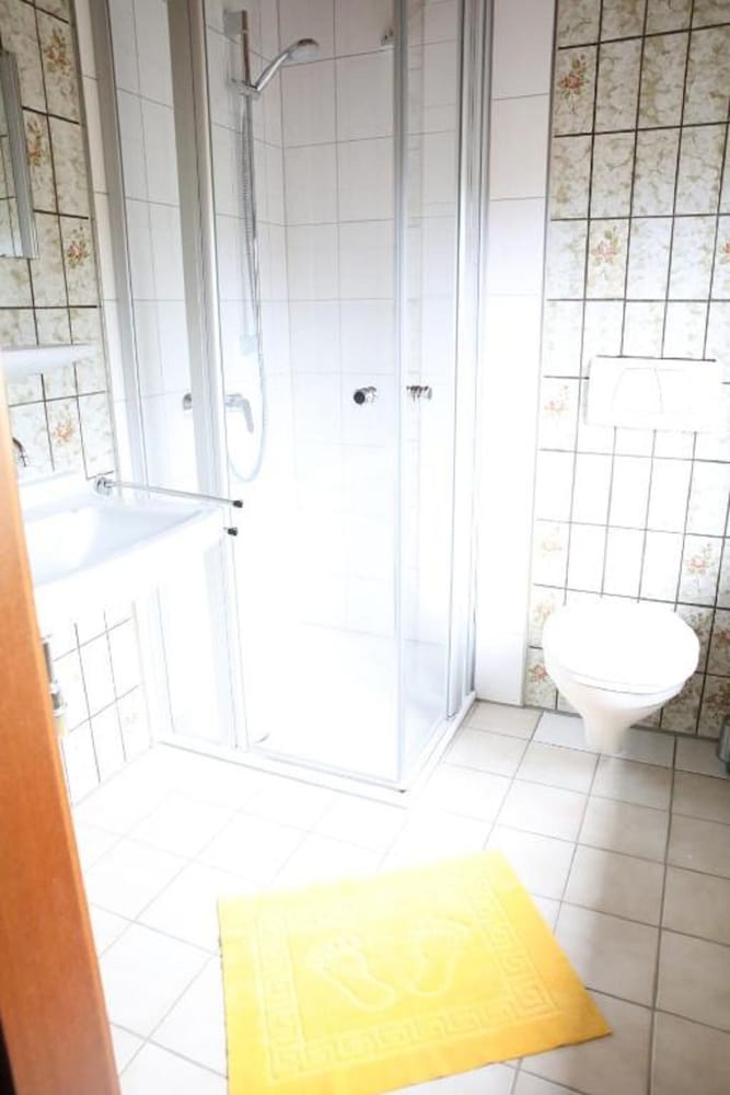 Standard Suite, Ensuite photo 2