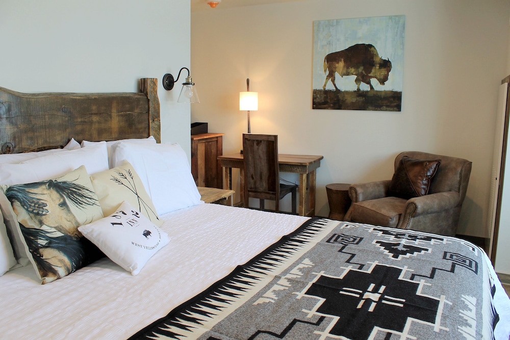 Premium Room, 1 King Bed photo 1