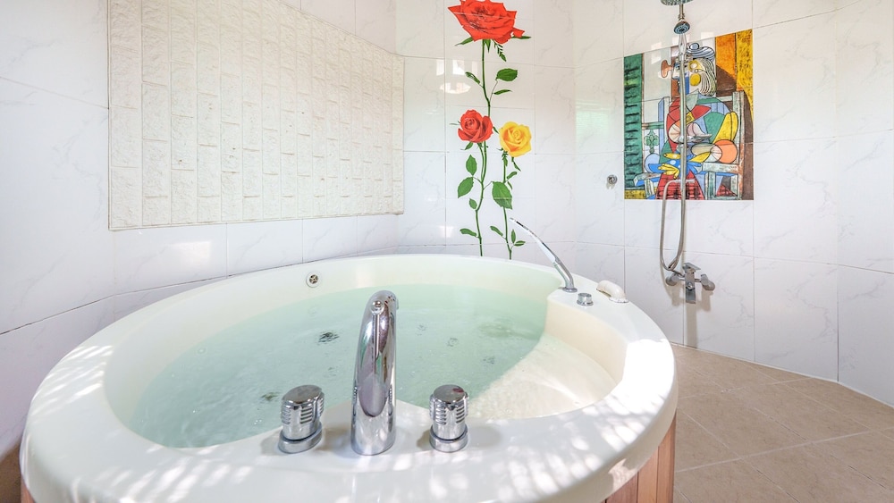 Basic Room, 1 Bedroom (Deluxe 1 (Pet, BBQ, Terrace, Spa)) - Photo 8