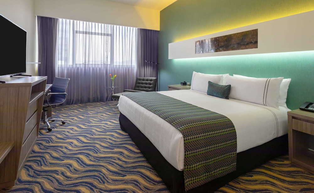 Standard Room, 1 King Bed - Photo 5