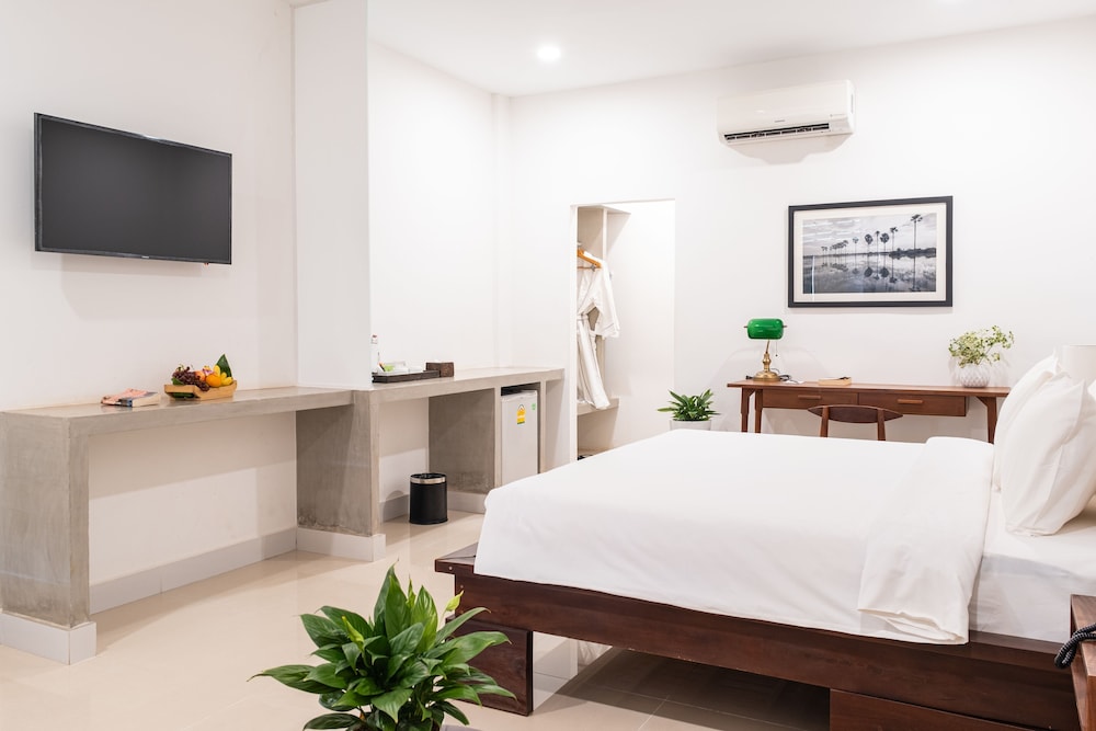 Cabana Room, Pool Access