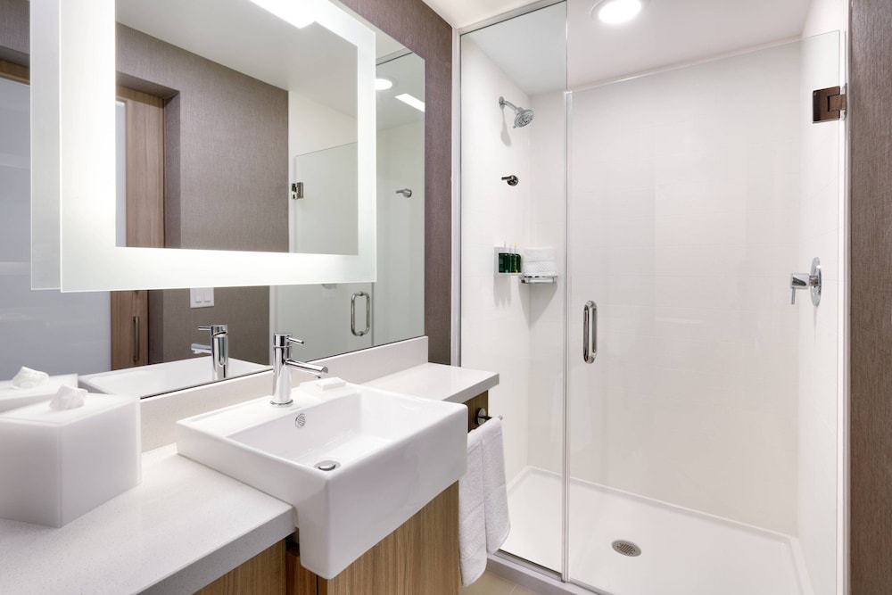 Suite, Multiple Beds - Photo 10