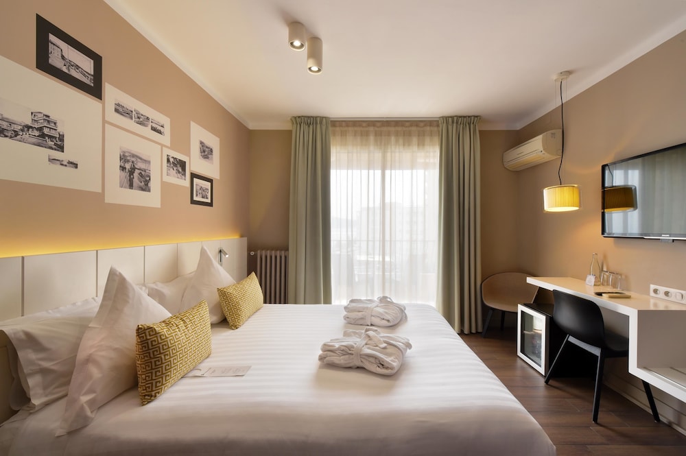 Superior Room, 1 Queen Bed, Non Smoking, Balcony - Photo 2