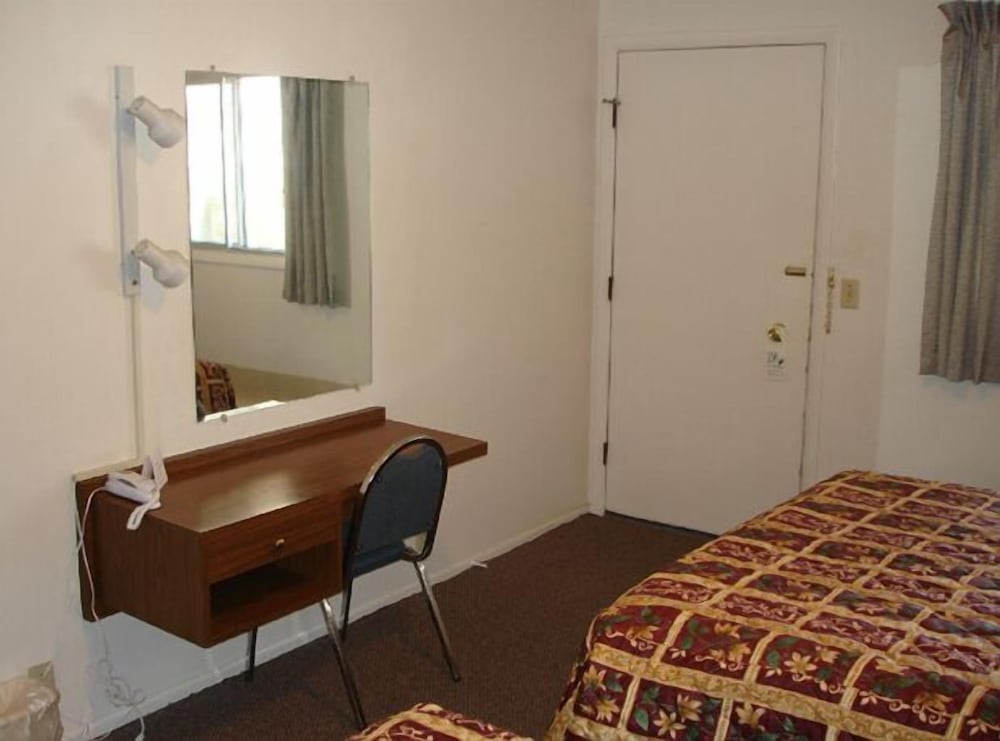 Standard Room, 2 Queen Beds photo 2