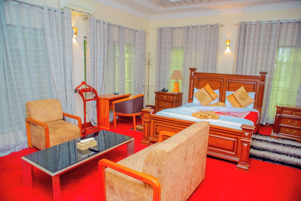 Luxury Suite, Garden View, Garden Area