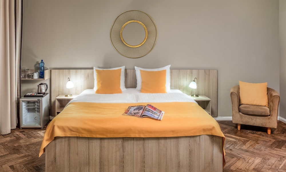 Double Room, 1 Queen Bed