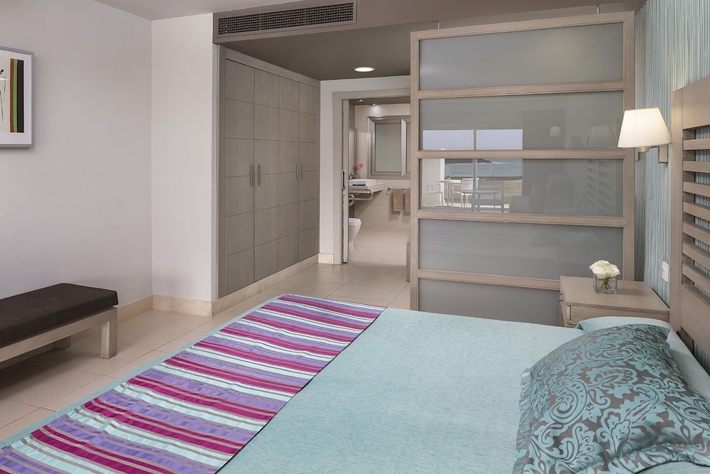 Suite (2 adults and 1 child) photo 3