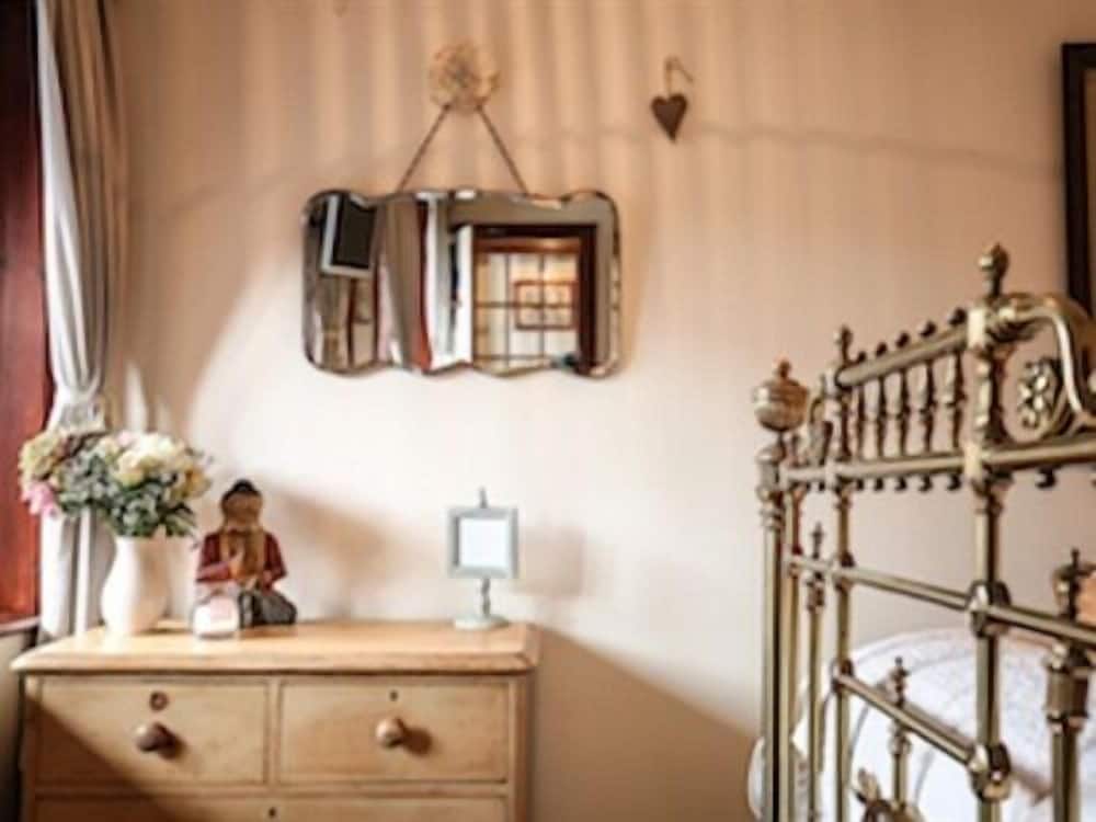 Superior Double Room, Ensuite (Brass Bed-Room 3) photo 2